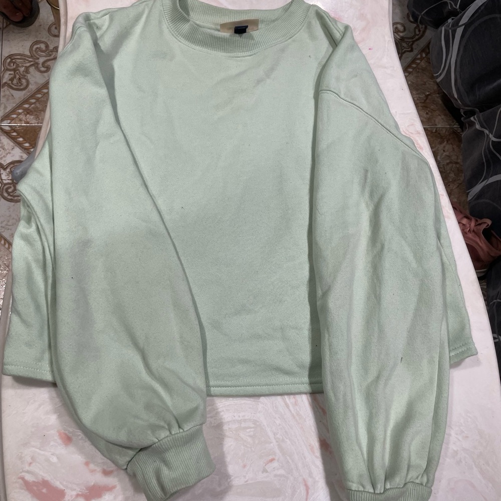 light green long sleeve cropped top